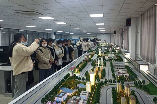 说明: 法门中学参观4