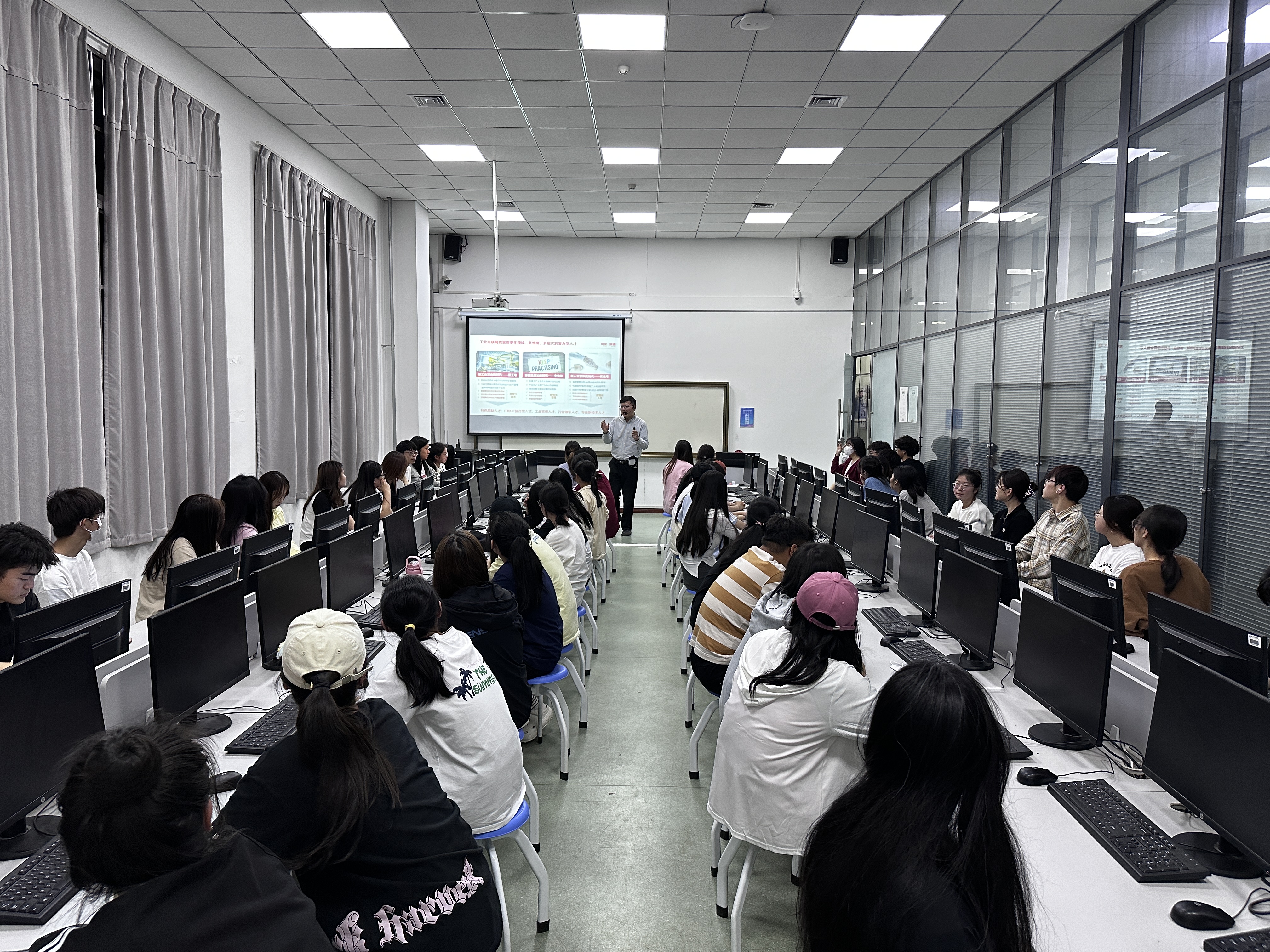 10c0ab381a26ee5161495a34e3b1b1a